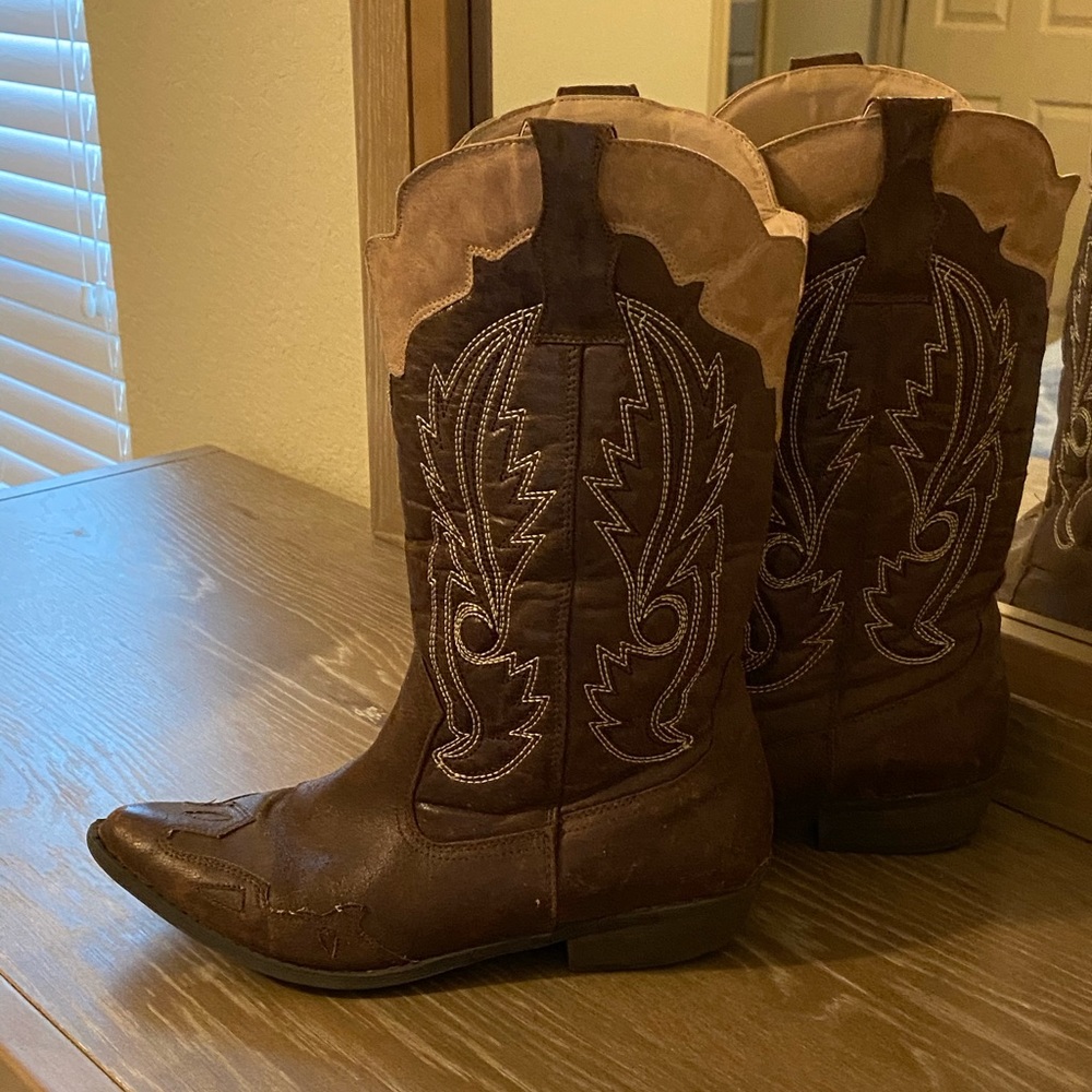 Women’s cowgirl boots